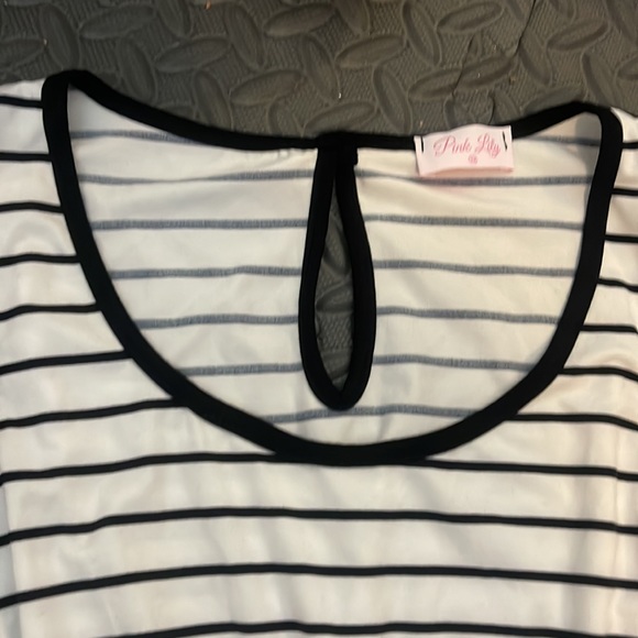 Pink Lily romper - Picture 3 of 3